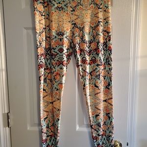 Lularoe TC Leggings Fits L or XL BRAND NEW NO TAGS